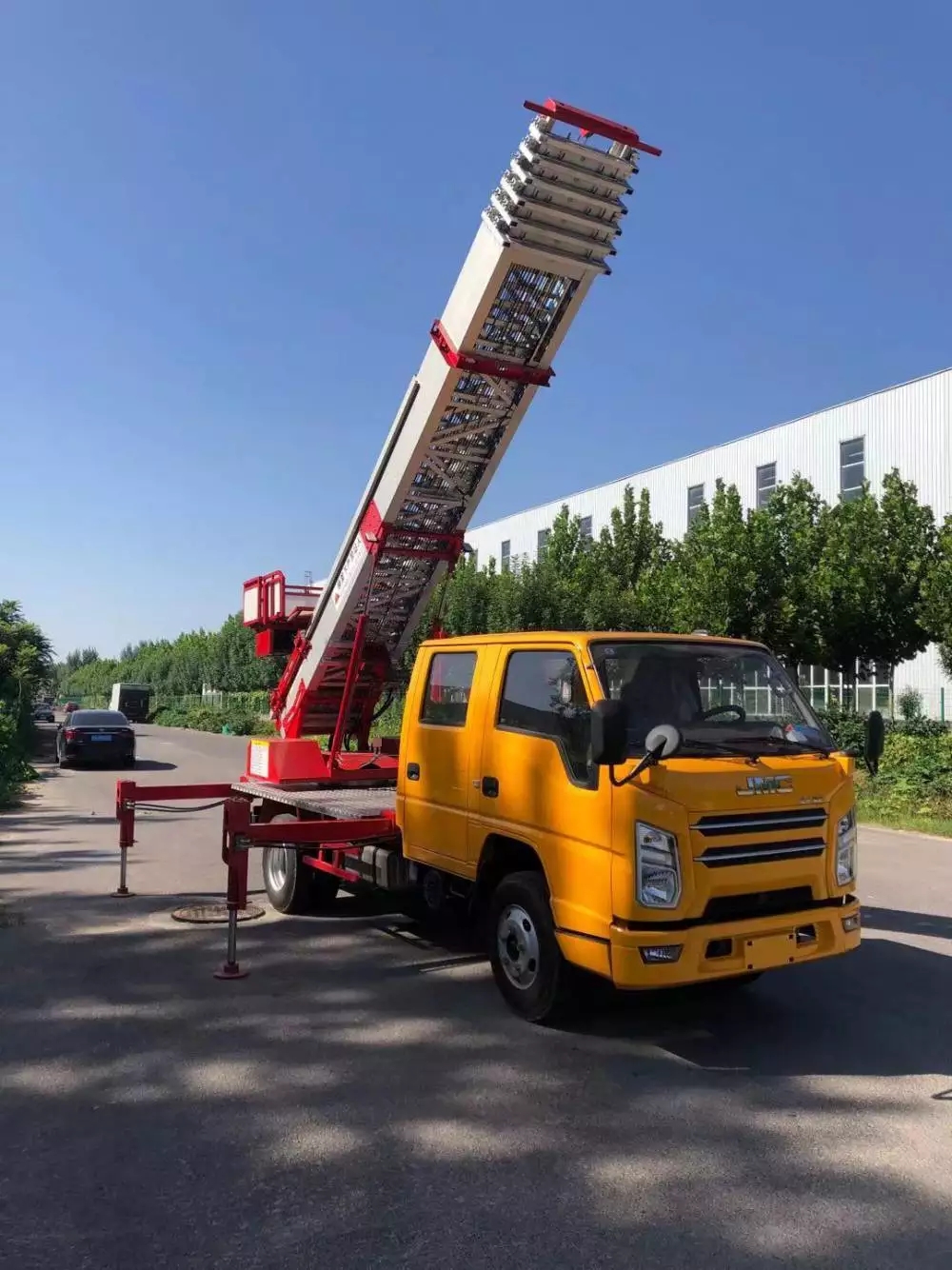 梅县附近的云梯车出租服务：轻松解决高空作业需求