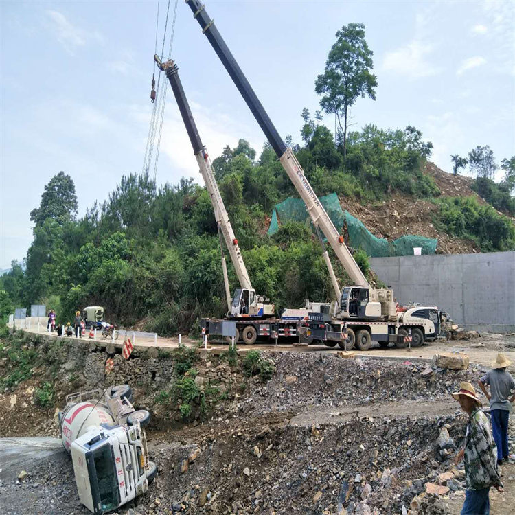 梅县汽车掉沟里叫吊车救援要多少钱